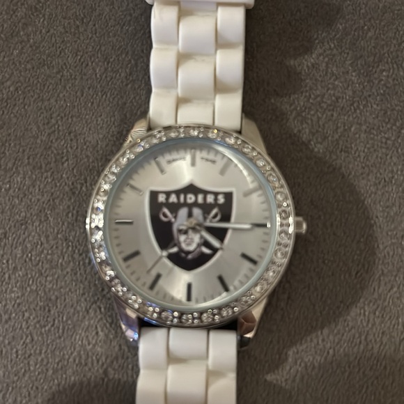 Women’s Raiders Watch. Excellent Condition. - Picture 3 of 4
